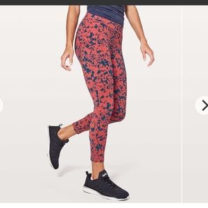 Lululemon FINAL LAP CROP *23"
COLOUR: EFFLORESCENT DARK CANYON ONYX BLUE
SIZE 4